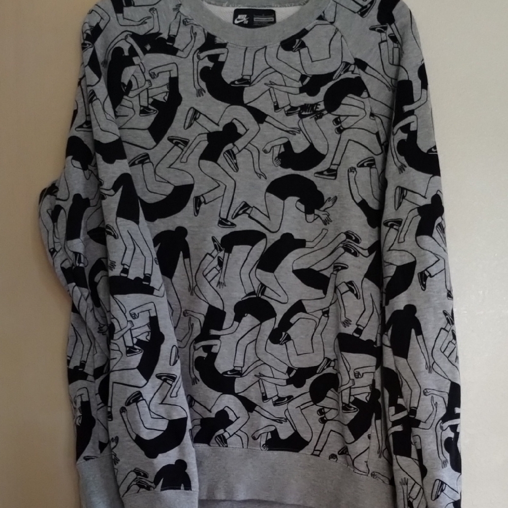 Nike Gray and Black Graphic Crewneck Sweater